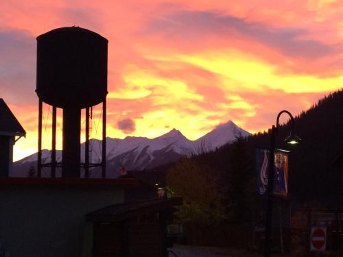 Motel Canadian Rockies Inn