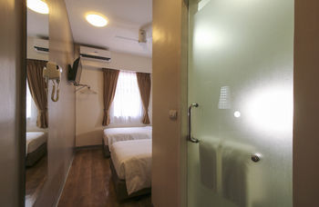 Tune Hotel Aseana City
