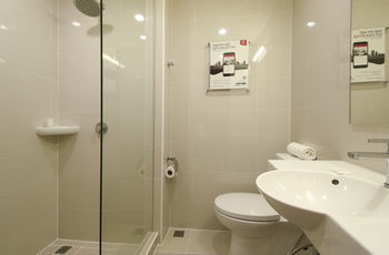 Tune Hotel Aseana City