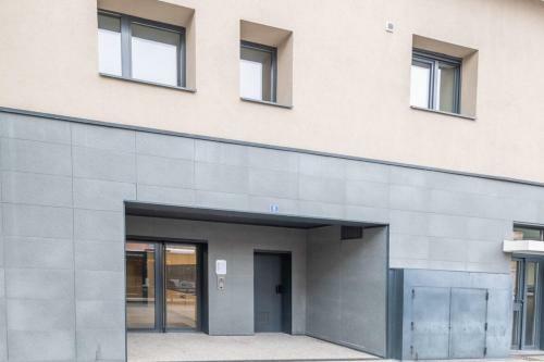Apartment With Balcony Near Downtown