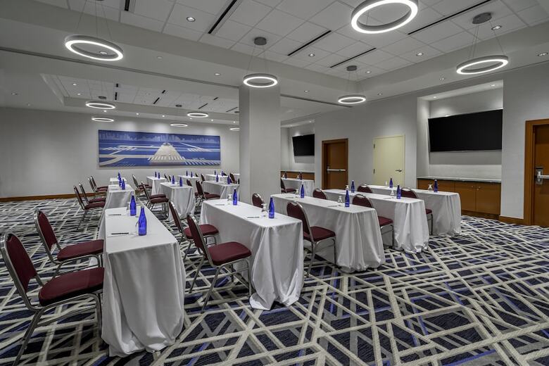 Hotel Embassy Suites Logan Airport