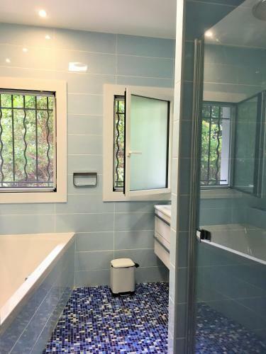 Villa Avec Piscine � 200m de La Plage Pereire