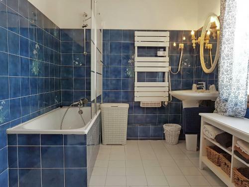 Modern Villa With Swimming Pool In Aups