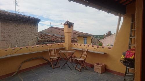Provencal House With Sunny Terrace