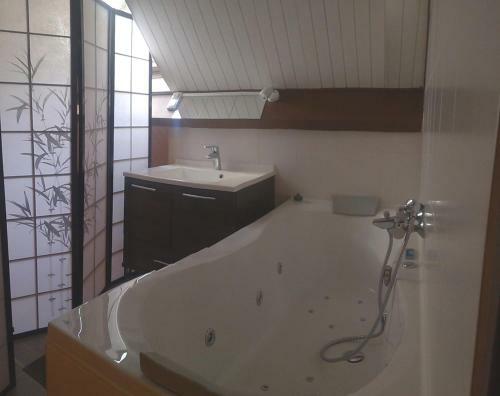Chambre Individuelle Avec Baignoire Balneo