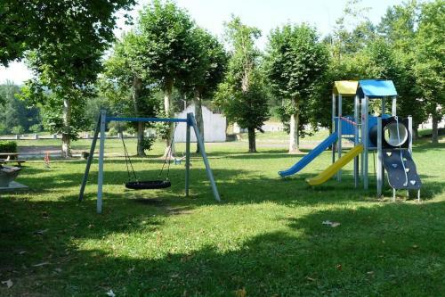 Cottage Les Pyr�n�es Au Bord de L'eau