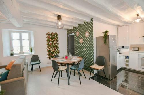 Instant Fleury: Maison de Caract�re, Jardin Secret