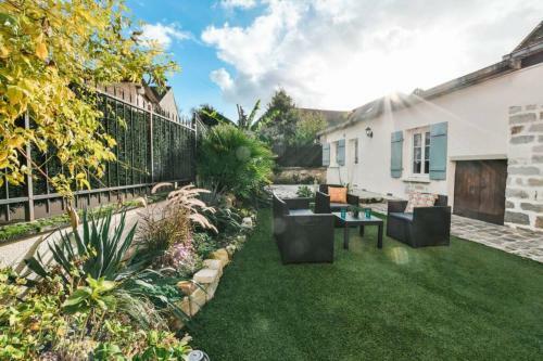 Instant Fleury: Maison de Caract�re, Jardin Secret