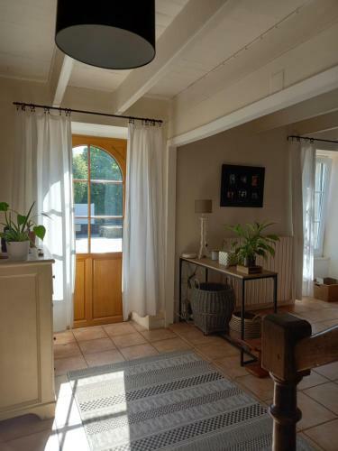 Maison Chaleureuse En Pierre Entre Mer Et Campagne