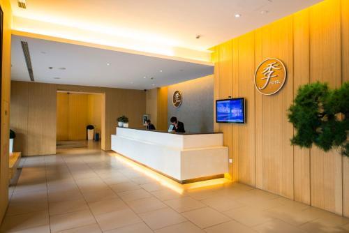 Ji Hotel Zhaojiabang Road