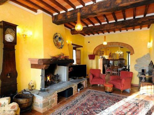Authentic Holiday Home In Bucine With Private Swimming Pool