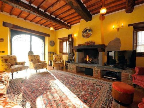 Authentic Holiday Home In Bucine With Private Swimming Pool