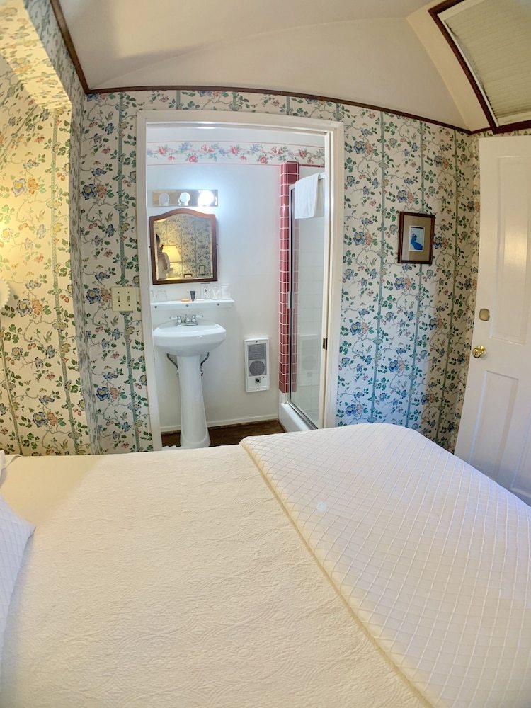 Bed & Breakfast Bath Street Inn