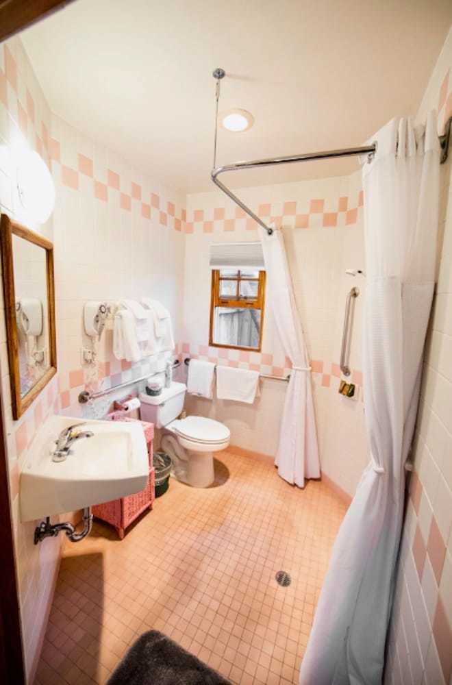 Bed & Breakfast Bath Street Inn