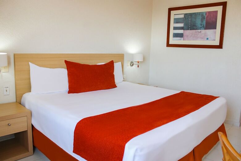 Hotel & Suites Real Del Lago