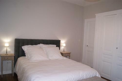 Gite La Chaumi�re Le Chateau de La Brosse