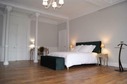 Gite La Chaumi�re Le Chateau de La Brosse