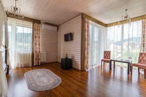 Hotel Pid Strihoju