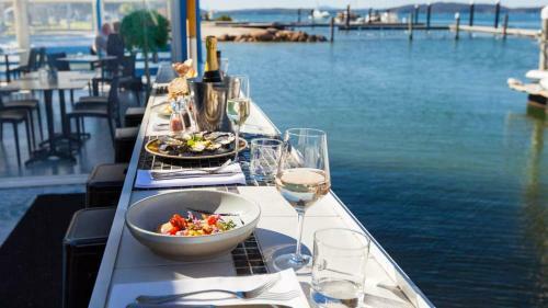 Ultimate Coastal Boaties Escape/lemon Tree Passage