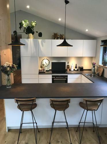 Gorgeous New-built Townhouse In Prime Location