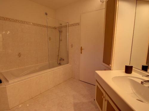 Maison Flayosc, 5 Pi�ces, 8 Personnes - Fr-1-660-5
