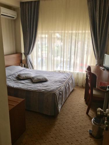 Hotel Cosmos