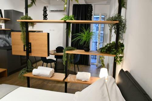 Hostal Nu House Rooms & Apartments