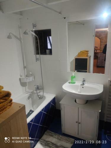 Petite Maison de Caract�re 4 Ou Personnes