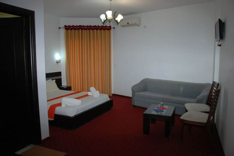 Hotel Strora