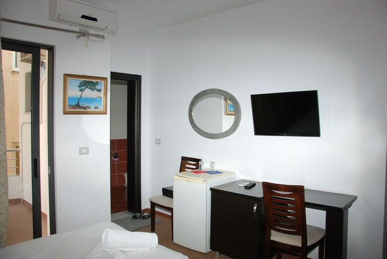Hotel Strora