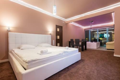 Royal De Luxe Apartment
