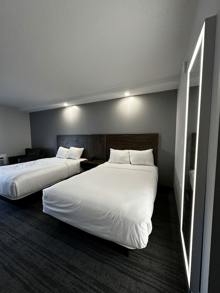Chateau Regina Hotel And Suites