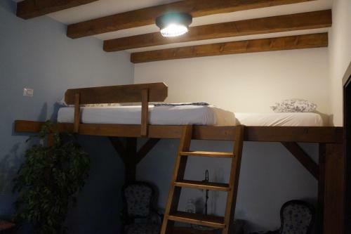 Hostal La Brigata Apartments Suite Room