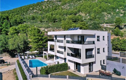 Nice Apartment In Baska Voda With 2 Bedrooms