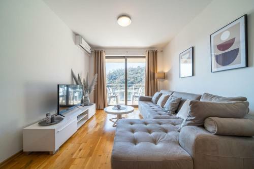 Luxury Apartment Near Beach