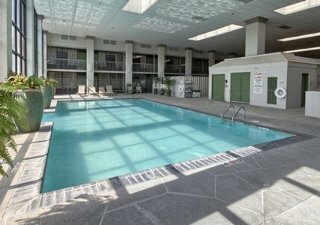 Hotel Clarion Inn & Suites Conference Center