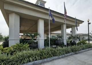 Hotel Clarion Inn & Suites Conference Center