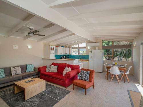 Sandcastles And Sunshine - Pauanui Holiday Home