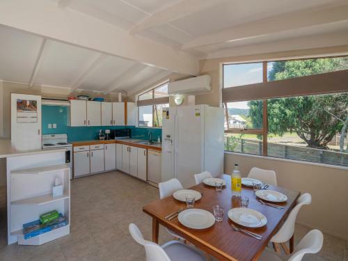 Sandcastles And Sunshine - Pauanui Holiday Home