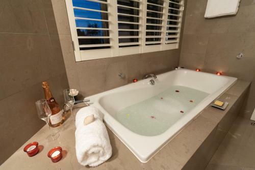 Villa Heaven Nz Luxury Adult Accommodation