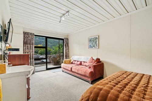 Mckibbin Lodge - Arrowtown Holiday Home
