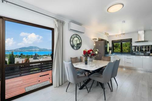 Beauty By The Bay - Taupo