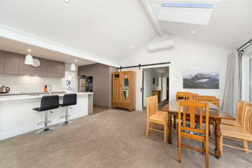 Rogers Retreat - Kinloch Holiday Home