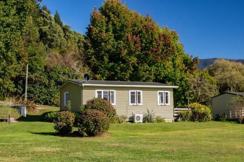 Kauri Cottage - Marahau Holiday Home