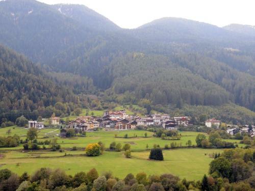 Authentic Apartment In Commezzadura With Garden