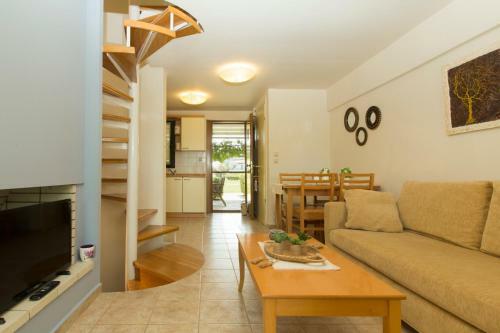F & B Summer Collection - Villa Dihtia On The Sea