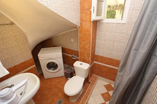 Villa Argo 3 - Beachfront, Big Gardens, Location!
