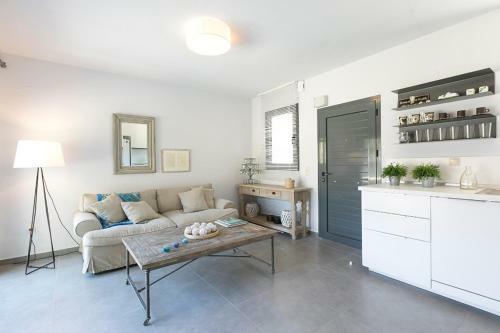 Villa Maisonette Ioanna 70 M From Glarokavos Beach