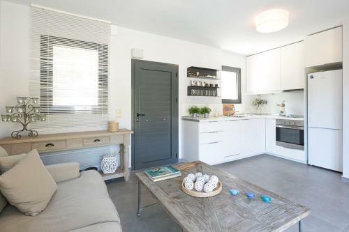 Villa Maisonette Ioanna 70 M From Glarokavos Beach