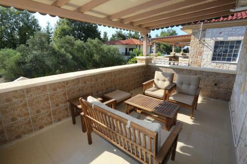 Villa Argo 2 - Beachfront, Big Gardens, Location!